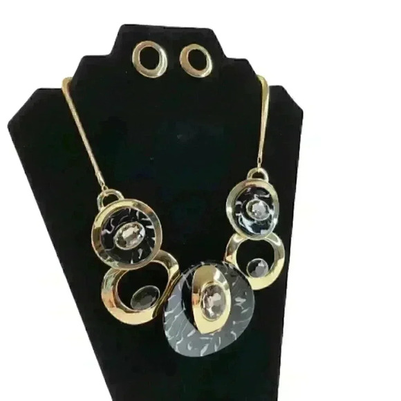 Handmade Adjustable Black/White/Gold Necklace and Earrings Set - Picture 4 of 12